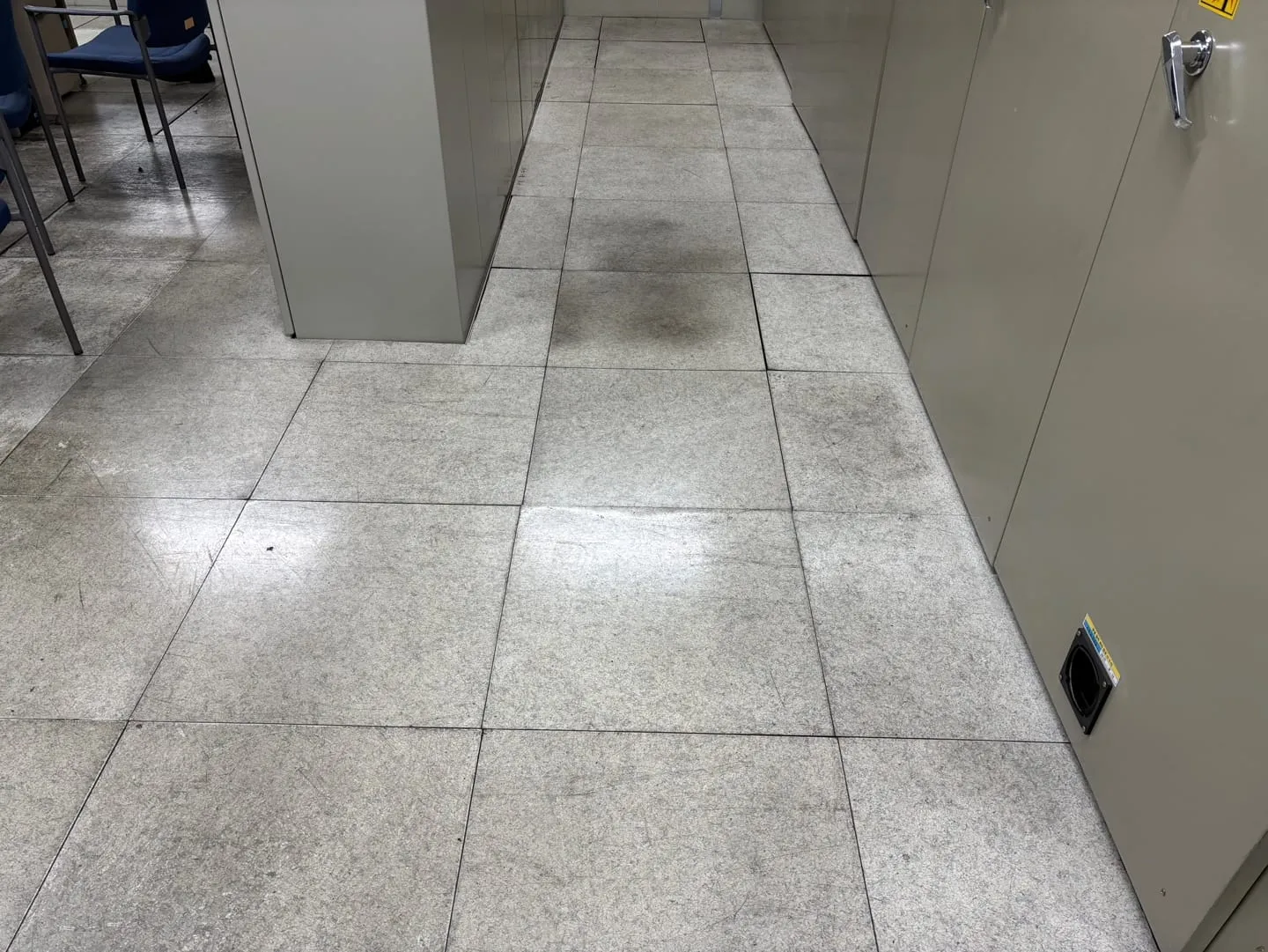 바닥 청소 전